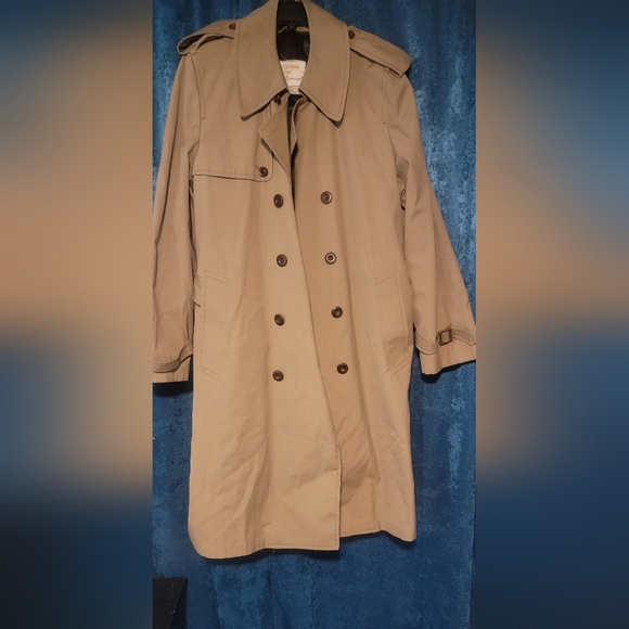 London Fog Trenchcoat sz 42